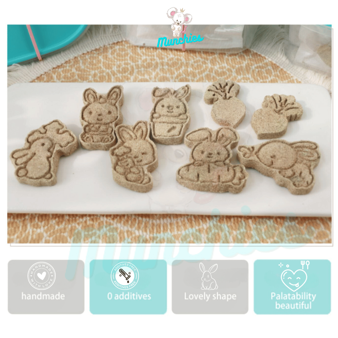 Munchies Rabbit-Themed Timothy Hay Cakes (8pcs) – Handmade Natural Treats for Rabbits, Guinea Pigs, Chinchillas & Hamsters 🐰🐹🌿